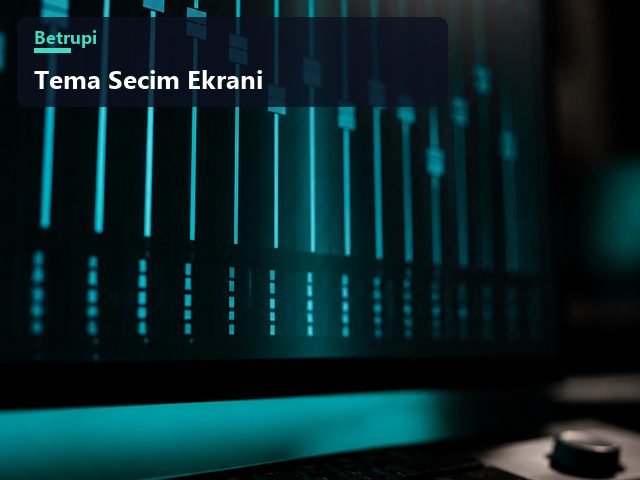 Arayüz ayarlarındaki açık, koyu ve otomatik tema seçeneklerinin önizlemeli listesi